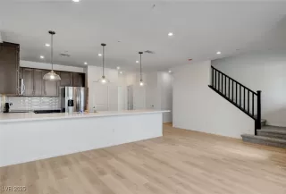 Photo #3: 2700843 Listing