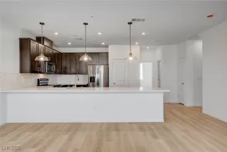 Photo #4: 2700843 Listing