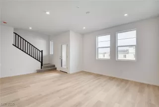 Photo #5: 2700843 Listing