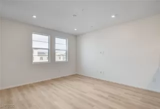 Photo #6: 2700843 Listing