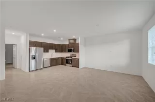 Photo #5: 2700858 Listing