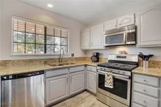 Photo #2: 2700871 Listing 