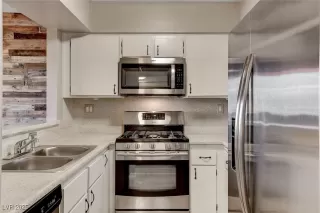 Photo #6: 2700876 Listing 