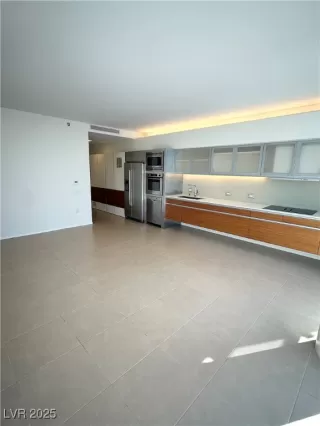 Photo #4: 2700888 Listing