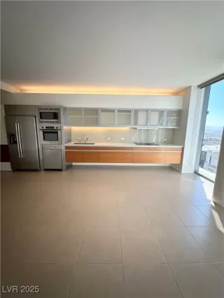 Photo #5: 2700888 Listing