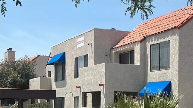 MLS: 2700906 Condo For Sale