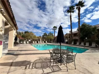 Photo #4: 2700919 Listing 