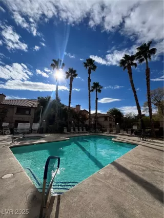 Photo #5: 2700919 Listing 