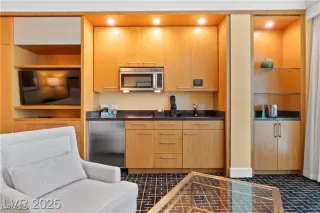 Photo #4: 2700921 Listing