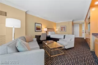 Photo #6: 2700921 Listing