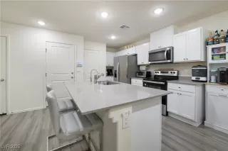 Photo #1: 2700924 Listing 