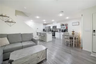 Photo #3: 2700924 Listing 