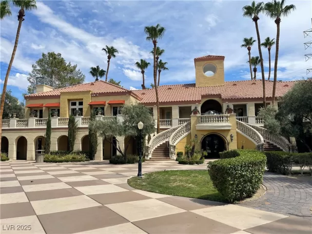 MLS: 2700954 Condo For Sale