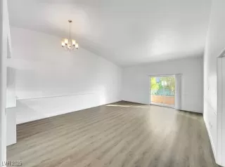 Photo #2: 2700960 Listing