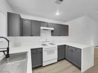 Photo #3: 2700960 Listing