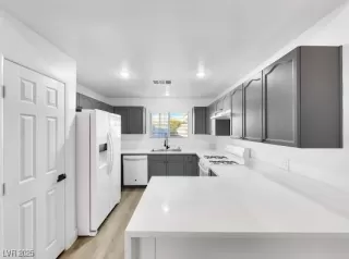 Photo #4: 2700960 Listing