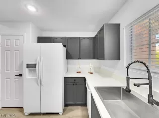 Photo #6: 2700960 Listing