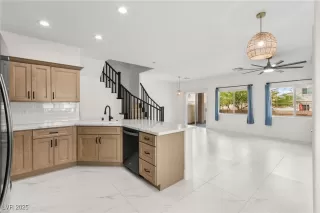 Photo #1: 2700963 Listing 