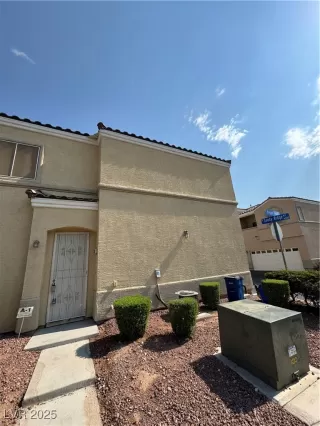 Photo #1: 2700988 Listing 