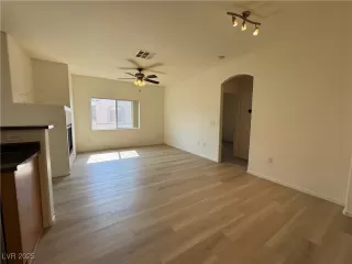 Photo #3: 2700988 Listing 