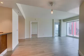 Photo #6: 2700998 Listing 