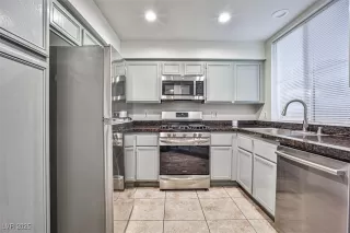 Photo #1: 2701005 Listing 