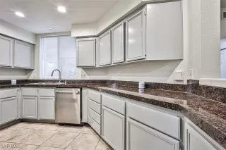 Photo #2: 2701005 Listing 