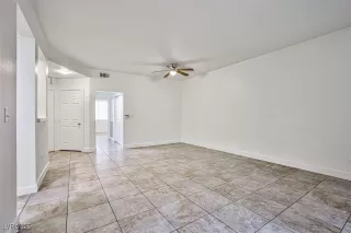 Photo #4: 2701005 Listing 