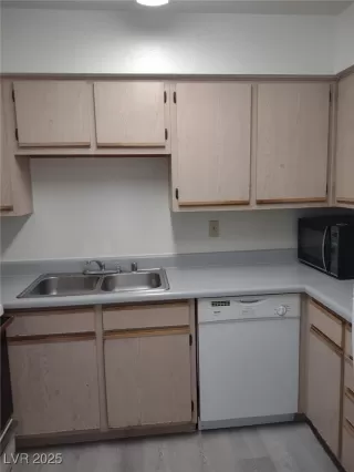 Photo #2: 2701021 Listing 