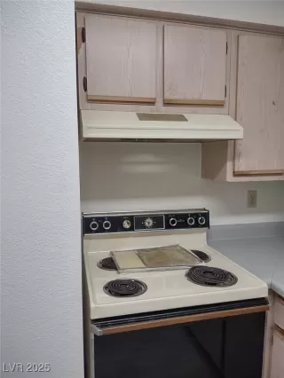 Photo #3: 2701021 Listing 