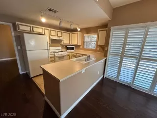 Photo #3: 2701029 Listing 