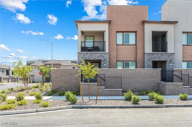 MLS: 2701034 Condo For Sale