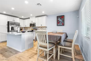 Photo #5: 2701034 Listing