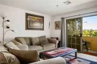 Photo #3: 2701039 Listing 