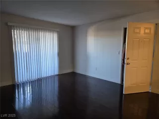 Photo #2: 2701084 Listing 