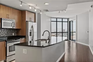 Photo #6: 2701086 Listing