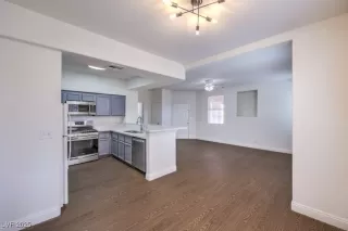 Photo #5: 2701089 Listing