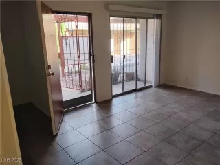 Photo #5: 2701145 Listing