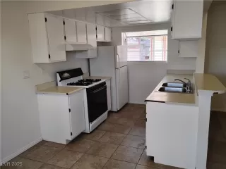 Photo #6: 2701145 Listing