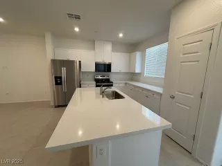 Photo #3: 2701148 Listing 