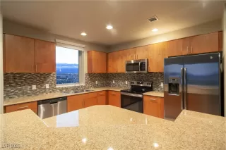 Photo #2: 2701149 Listing 