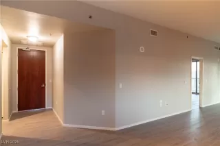 Photo #5: 2701149 Listing 