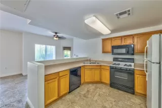 Photo #5: 2701193 Listing