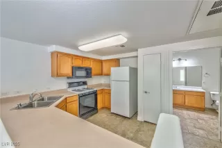 Photo #6: 2701193 Listing