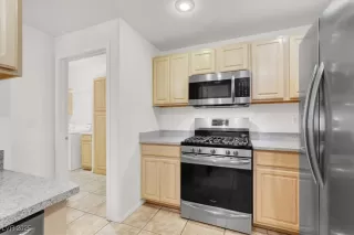 Photo #5: 2701208 Listing