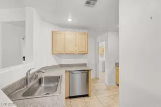 Photo #6: 2701208 Listing