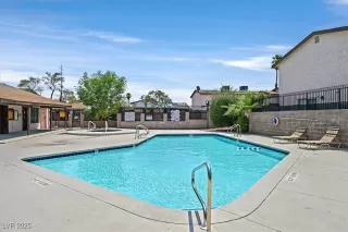 Photo #3: 2701222 Listing