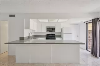 Photo #2: 2701228 Listing 