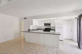 Photo #4: 2701228 Listing 