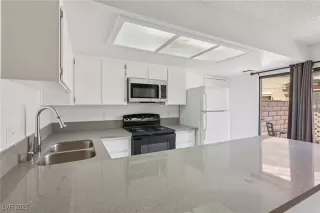 Photo #5: 2701228 Listing 